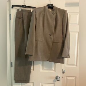 Jones New York light brown pant suit, 100% wool, jacket size 4, pants size 6